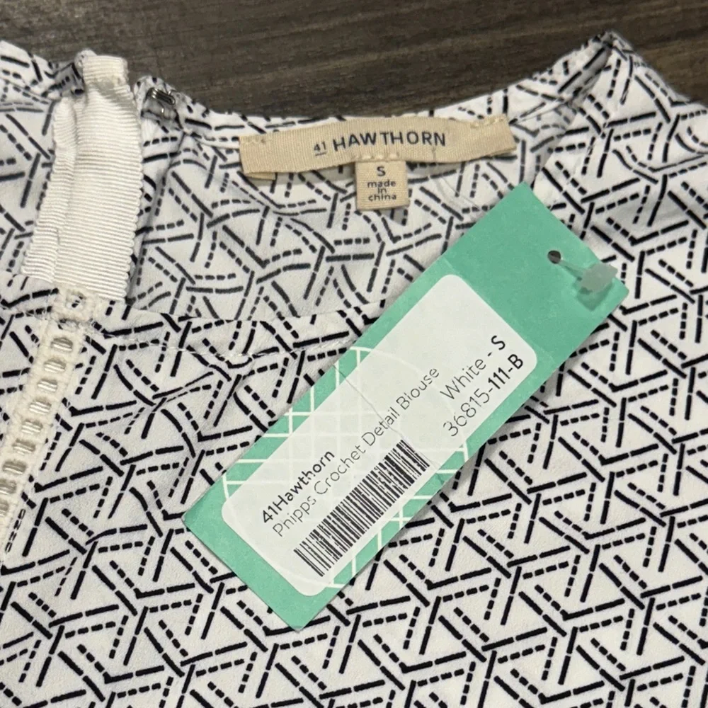 41 Hawthorn Black and White Patterned Blouse - Picture 2 of 2